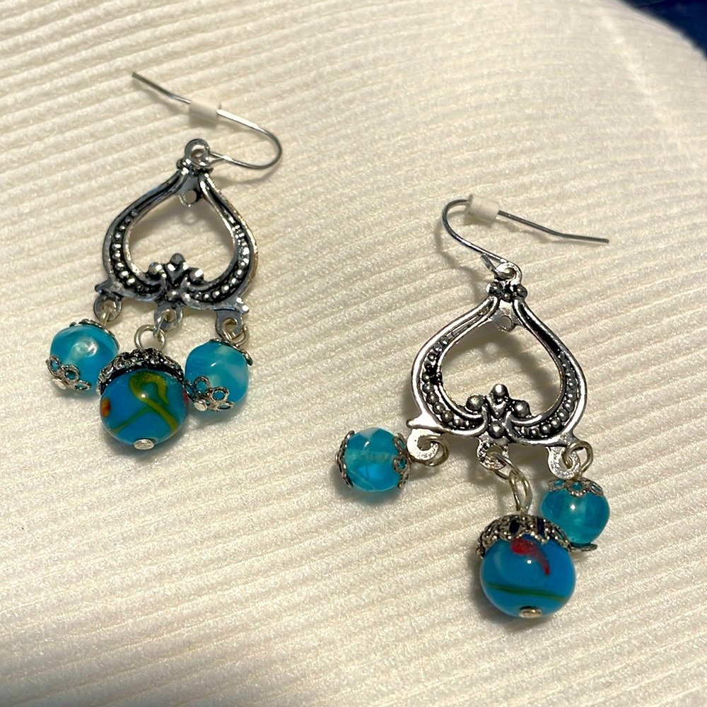 Silver heart accent chandelier earrings